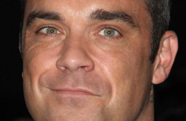 Como el niño de 'Sexto Sentido': Robbie Williams asegura que de pequeño veía y hablaba con muertos - C9N