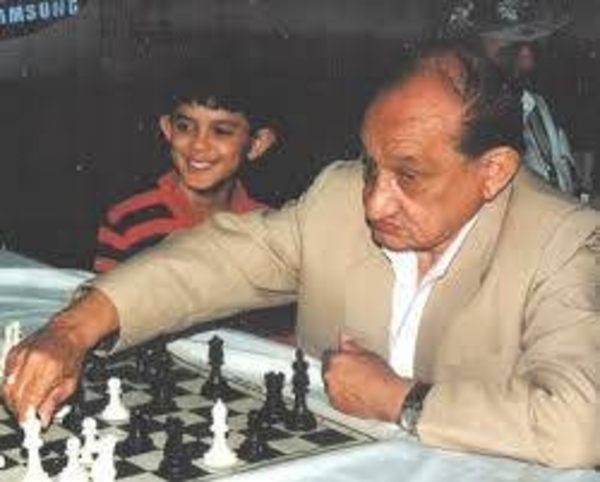 HOY / El maestro de ajedrez que 'le  puteaba' a Strossner: "Pará ahí  general, no hagas una cagada'