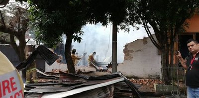 Bomberos controlan incendio registrado en una carpintería - ADN Paraguayo