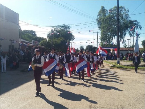 Alto Paraguay rinde homenaje a la patria pese a aislamiento y carencias