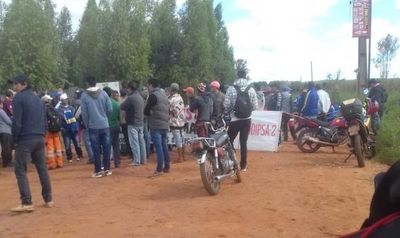Bloquean camino a menonitas