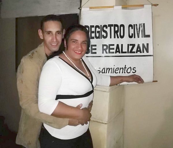Oky el amor: a pesar de la inundación, ¡se casaron!