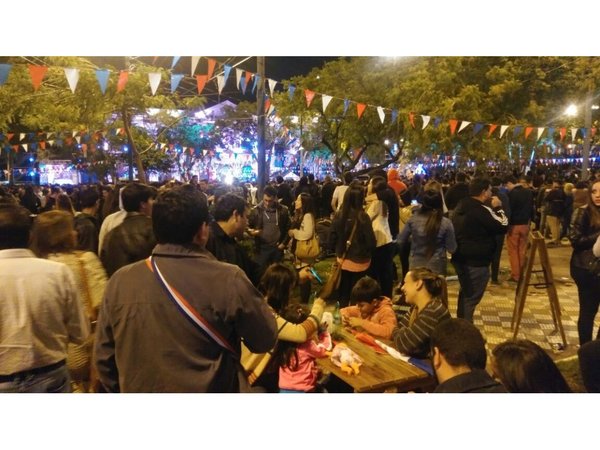 Arrestan a mujer por supuesto robo en fiesta céntrica