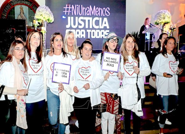 Velas y globos para madres víctimas de feminicidio