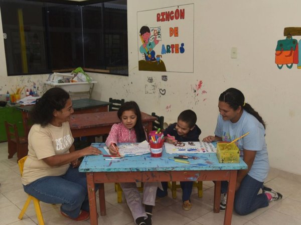 Detrás de sus hijos  fueron capacitadas y hoy son educadoras