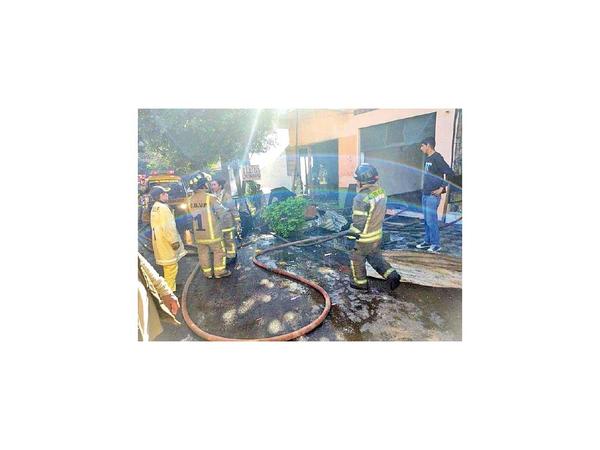 Se incendia una carpintería en inmediaciones del Mercado 4