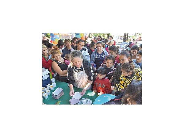 Kiosko Solidario las agasajó por primera vez con almuerzo