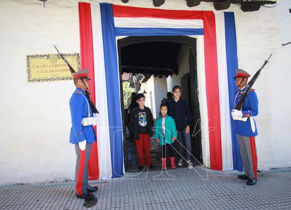Juana María de Lara, prócer de “santo y seña”