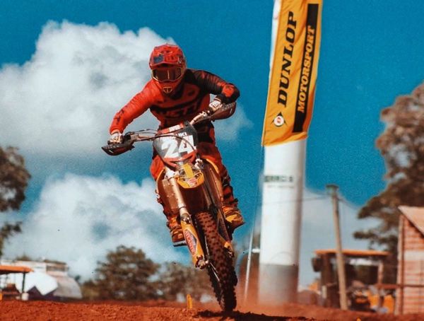 El motocross llega a Loma Plata