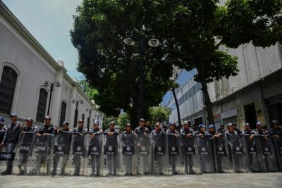 Guaidó denuncia que gobierno de Maduro busca “cerrar” el Parlamento » Ñanduti