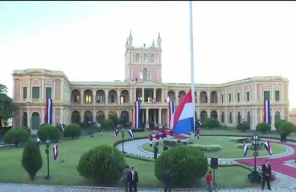 Realizan izamiento de la bandera en el Palacio de Gobierno - C9N