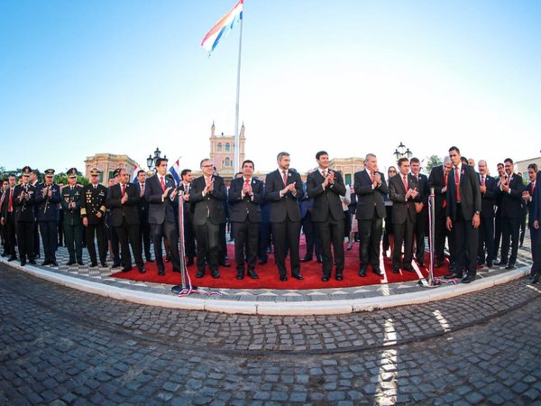 Realizan actos en honor al 208 aniversario de la Independencia