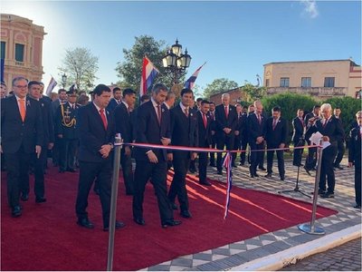 Habilitan histórico adoquinado frente al Palacio de López