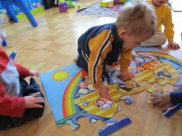 HOY / Narrar cuentos y armar rompecabezas, juegos que desarrollan la psiquis infantil