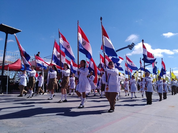 Gran desfile en Encarnación - ADN Paraguayo
