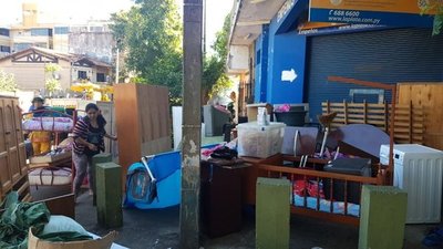 Carpintería arde en llamas - ADN Paraguayo