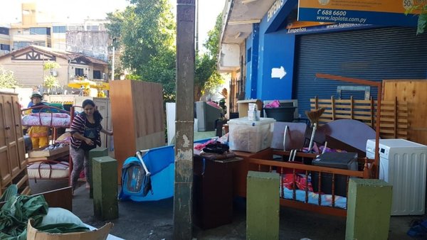 Carpintería arde en llamas - ADN Paraguayo