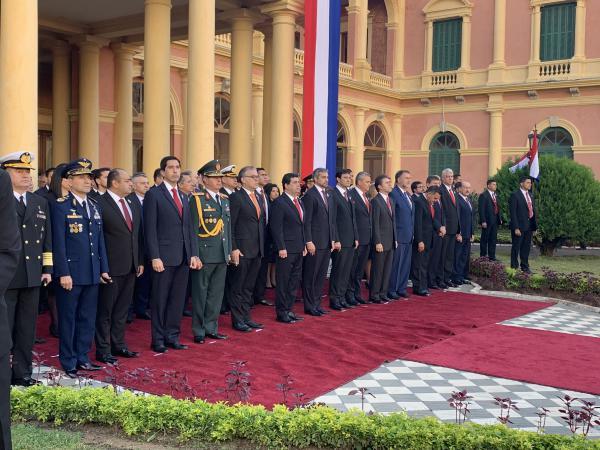 Mandatario preside ceremonia de izamiento del Pabellón Patrio