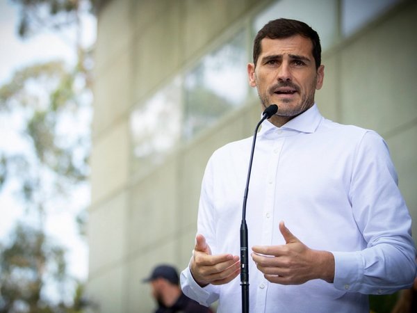 El Porto asume la retirada de Casillas y está buscando arquero
