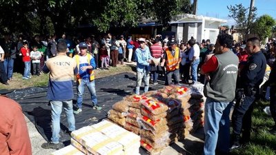 Hacen entrega simultánea de víveres en Pilar - Nacionales - ABC Color