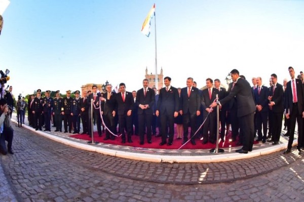 Habilitan adoquinado frente al Palacio de López