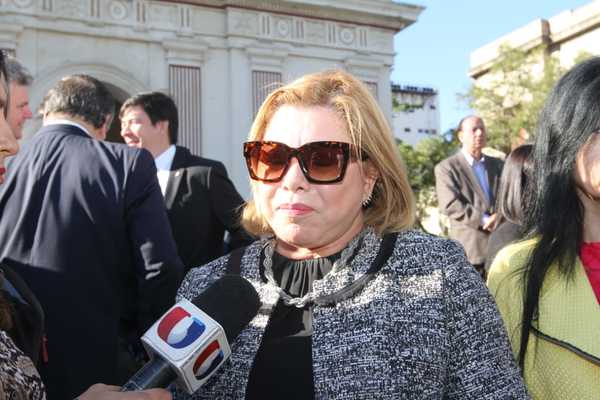 Ministra felicita a las madres y garantiza protección del Estado en casos de violencia | .::Agencia IP::.