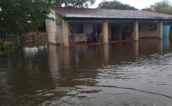 Casi 350 escuelas afectadas por las inundaciones - Nacionales - ABC Color