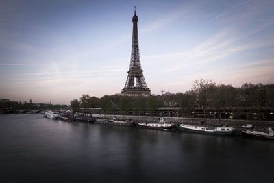 La Torre Eiffel celebra sus 130 años