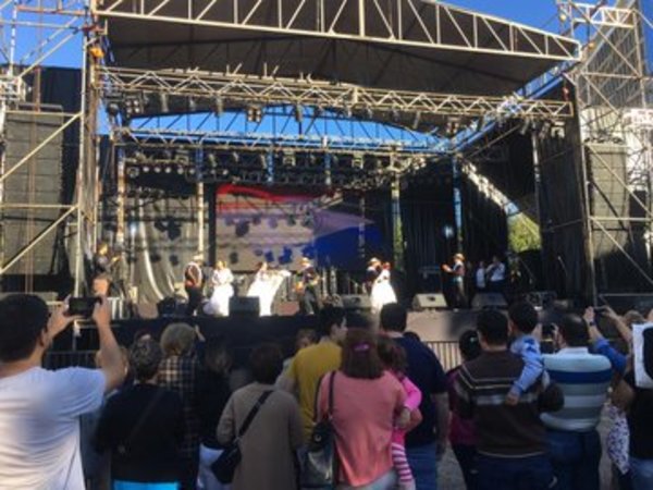 Destacan masiva concurrencia por los festejos patrios » Ñanduti