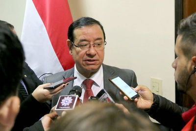 Cuevas ofrecería dinero para que retiren denuncia