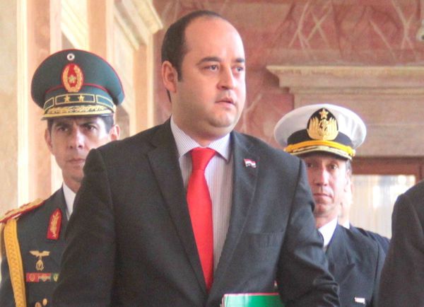 Franco jurará esta mañana en Senado