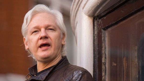 Entregarán documentos de Julian Assange
