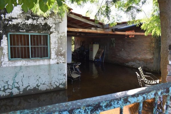 Universitarios se solidarizan con inundados de Pilar - Digital Misiones