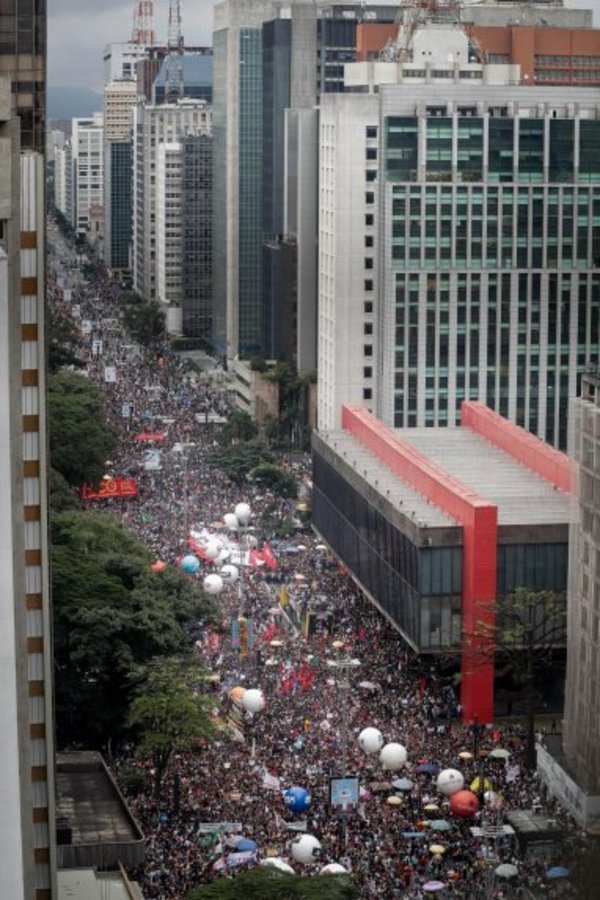 Protestas en Brasil confrontan a Bolsonaro a riesgo de rápido desgaste - Internacionales - ABC Color