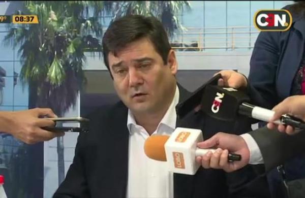 Senador Salyn Buzarquis se defiende de los ataques - C9N