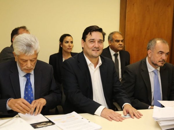 Senado convoca a sesión extra para destitución de Salyn Buzarquis