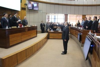 Arnaldo Franco jura en sustitución de Víctor Bogado - ADN Paraguayo