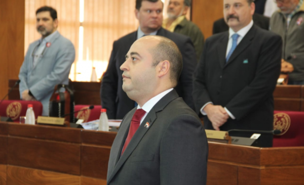 HOY / Asume Arnaldo Franco en reemplazo de Víctor Bogado