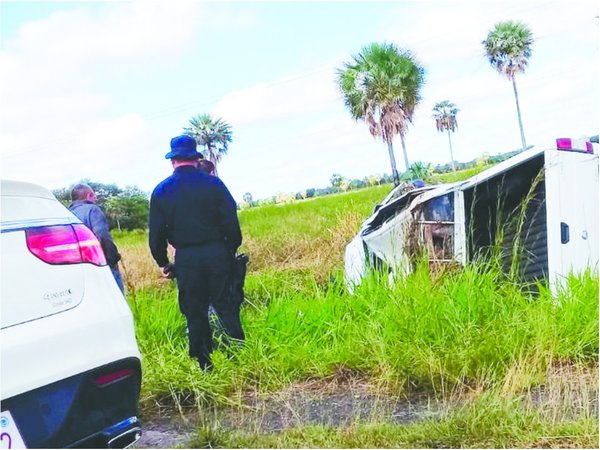 Cura volcó en la Transchaco y  murió ahogado en  una cuneta