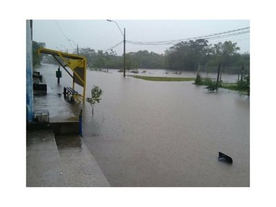 Inundaciones en Pilar: "La gente viaja 4 horas para buscar un poco de coquito"