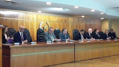Destacan audiencia pública de candidatos a ocupar la Defensoría General - 730am - ABC Color