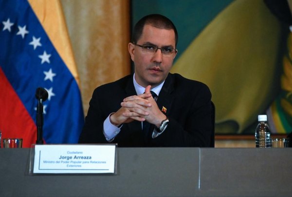 Gobierno de Maduro denuncia “soberbia” de EE.UU. tras desalojo de su embajada - Internacionales - ABC Color