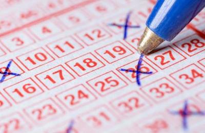 Hombre gana la lotería gracias a números que soñó hace 13 años - C9N