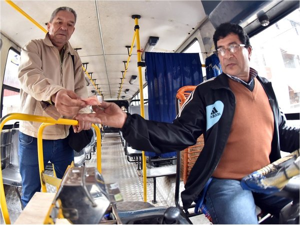 Viceministerio de Transporte pide denunciar "redondeo" del pasaje
