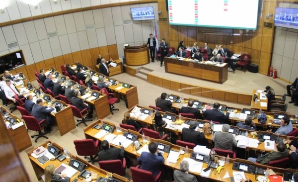 HOY / Senado rechaza aumento de impuesto al tabaco, a bebidas alcohólicas y azucaradas