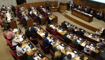 Senado rechaza aumento de impuesto al tabaco, alcohol y bebidas azucaradas