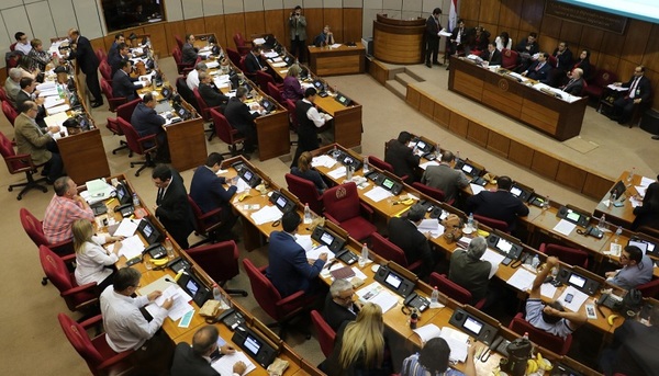 Senado rechaza aumento de impuesto al tabaco, alcohol y bebidas azucaradas