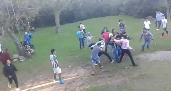 Violencia en el fútbol en Caacupé - Deportes - ABC Color