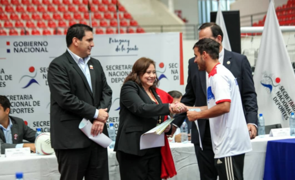 HOY / Importante ayuda del gobierno a los albirrojos de la selección playera