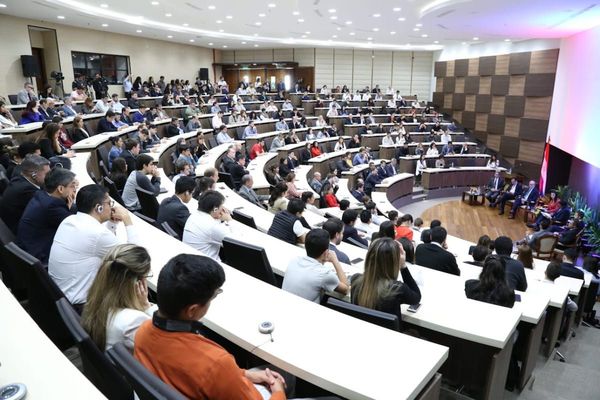 FMI encamina conversatorio para lograr la excelencia en educación